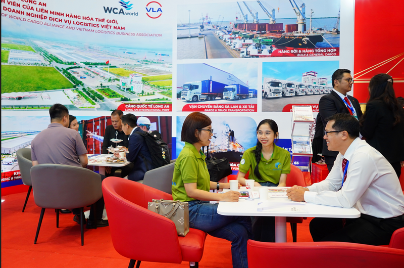 Gian hàng Cảng Quốc tế Long An thu hút đông đảo Doanh nghiệp tham quan và mở ra nhiều tiềm năng liên kết hợp tác. Đồng Tâm Group