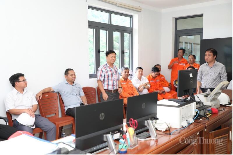 Họp bàn đưa ra các tình huống giả định