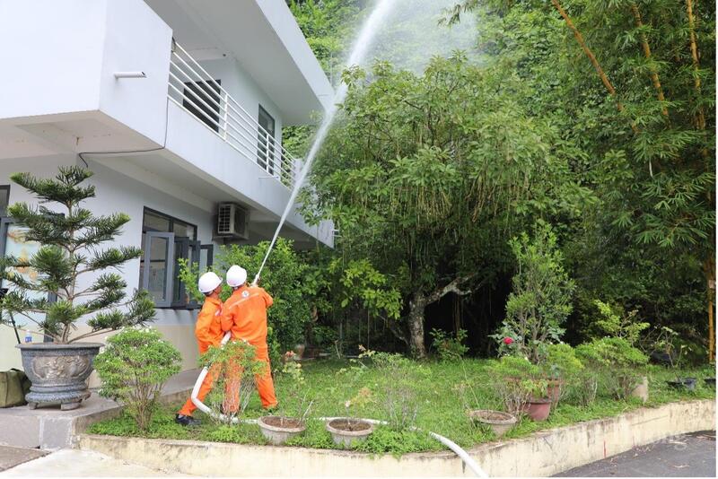 Diễn tập với tình huống cháy rừng tự nhiên ảnh hưởng đến nhà vận hành đập