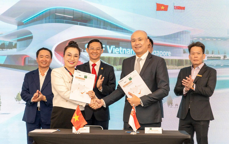 Trong khuôn khổ sự kiện, Công ty CP Công nghệ Arobid đã ký kết biên bản ghi nhớ (MOU) với High West nhằm triển khai gói tài chính hỗ trợ doanh nghiệp Việt Nam xuất khẩu thông minh vào thị trường Hoa Kỳ. Gói hỗ trợ này do Liên minh quỹ đầu tư AGCG x High West thực hiện. Ảnh: CTV.
