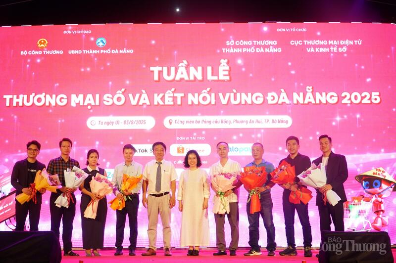 Ban tổ chức tri ân các đơn vị nền tảng số tham gia thực hiện các chương trình trong Tuần lễ Thương mại số và Kết nối vùng Đà Nẵng 2025