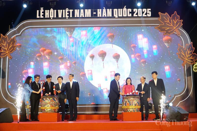Nghị thức đánh trống khai mạc Lễ hội Văn hóa Việt Nam - Hàn Quốc Đà Nẵng 2025