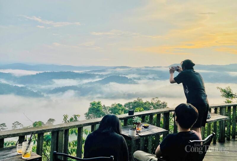 Khung cảnh đẹp như mơ ở “cổng trời” An Toàn (xã An Lão). Ảnh: Anh Toàn