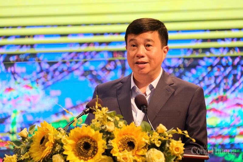 Bí thư Tỉnh uỷ Lâm Đồng Y Thanh Hà Niê Kđăm phát biểu chỉ đạo tại Lễ ra quân. Ảnh: Lê Sơn