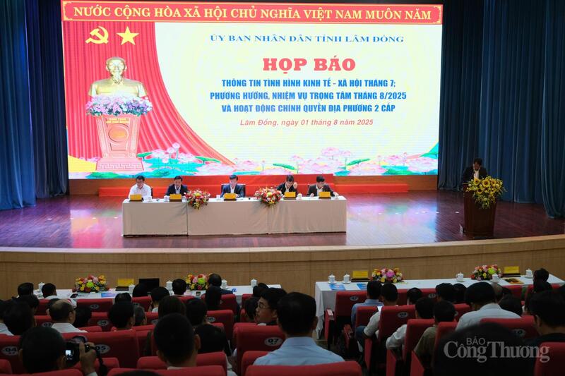 Quang cảnh buổi họp báo. Ảnh: Lê Sơn