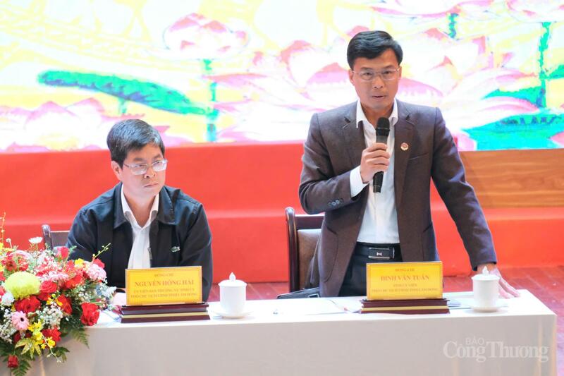 Ông Đinh Văn Tuấn, Phó Chủ tịch UBND tỉnh phát biểu tại buổi họp báo. Ảnh: Lê Sơn
