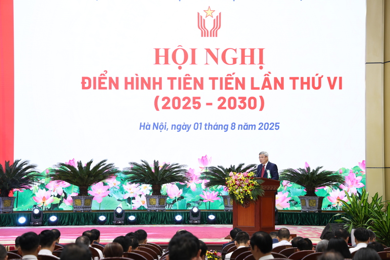 Ông Đỗ Chí Thanh, Phó Tổng Giám đốc Petrovietnam báo cáo tổng kết công tác thi đua, khen thưởng của Petrovietnam trong giai đoạn 2020 - 2024