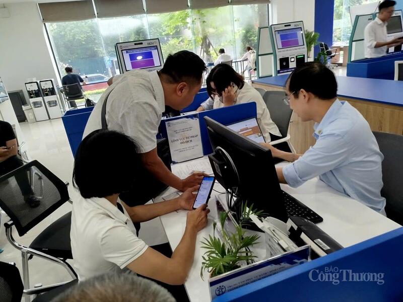 Hà Nội rà soát, đơn giản hóa, chuẩn hóa, điện tử hóa thủ tục hành chính nội bộ trong các cơ quan hành chính nhà nước. Ảnh: Hải Sơn