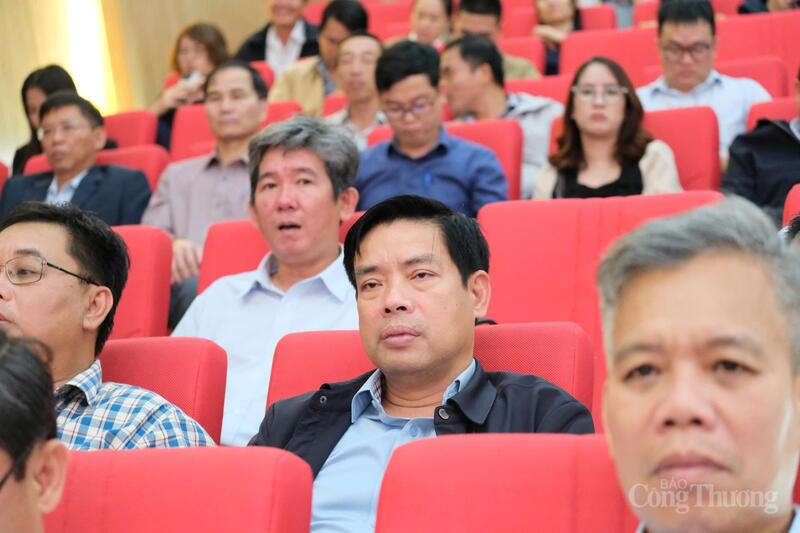 Các đại biểu tham dự buổi Lễ ra quân. Ảnh: Lê Sơn