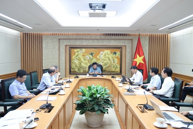 Phó Thủ tướng Nguyễn Chí Dũng cho rằng, thúc đẩy khởi nghiệp trong sáng tạo và dựa vào công nghệ, nền tảng số, môi trường số để phát triển các ý tưởng, hỗ trợ từ ươm mầm các ý tưởng cho đến giai đoạn sản xuất thử, thử nghiệm đầu tư, thương mại hóa các sản phẩm. Ảnh: VGP/Tuấn Dũng