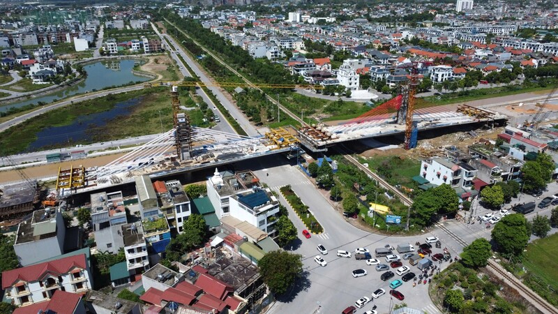 Theo thiết kế của dự án, chiều dài toàn tuyến khoảng 800m, trong đó cầu có chiều dài 276,50m (gồm 3 nhịp: 75m+120m+75m), chiều rộng cầu 22,5m. Tổng mức đầu tư 647,12 tỷ đồng (trong đó chi phí xây lắp 513,31 tỷ đồng; chi phí khác 133,81 tỷ đồng; chi phí giải phóng mặt bằng 20,51 tỷ đồng