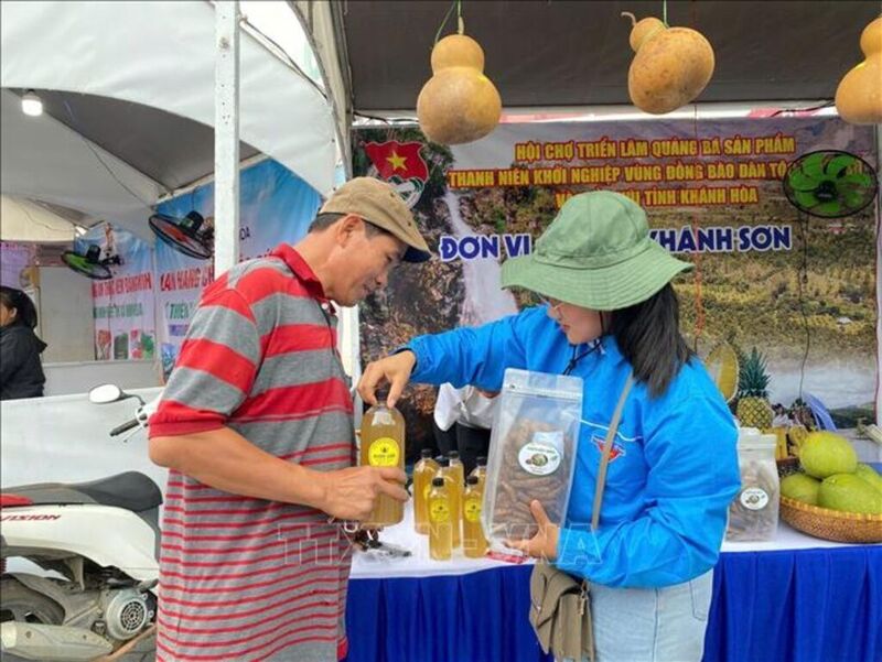 Hỗ trợ tiêu thụ sản phẩm là một trong những trọng tâm giai đoạn tới (Ảnh: TTXVN)