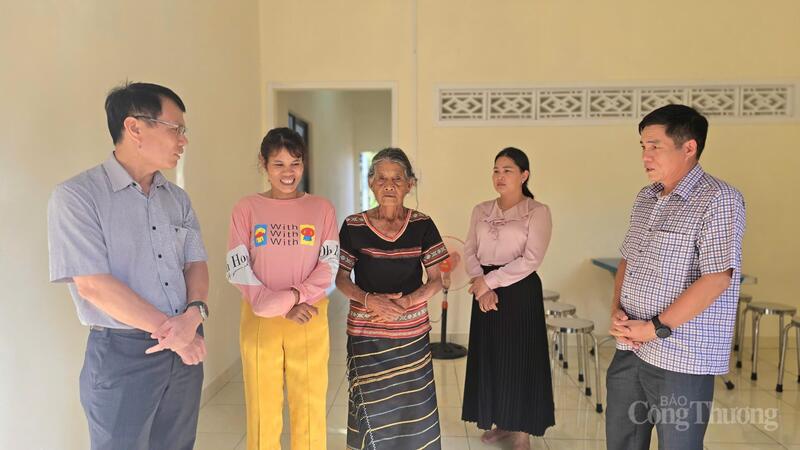 Có mái ấm vững chãi, người dân an tâm làm ăn thoát nghèo