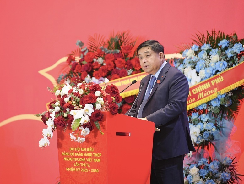 Phó Thủ tướng Chính phủ Nguyễn Chí Dũng dự và phát biểu chỉ đạo tại Đại hội Đại biểu lần thứ V nhiệm kỳ 2025 - 2030 của Đảng bộ Ngân hàng TMCP Ngoại thương Việt Nam - Ảnh: VGP/Minh Ngọc