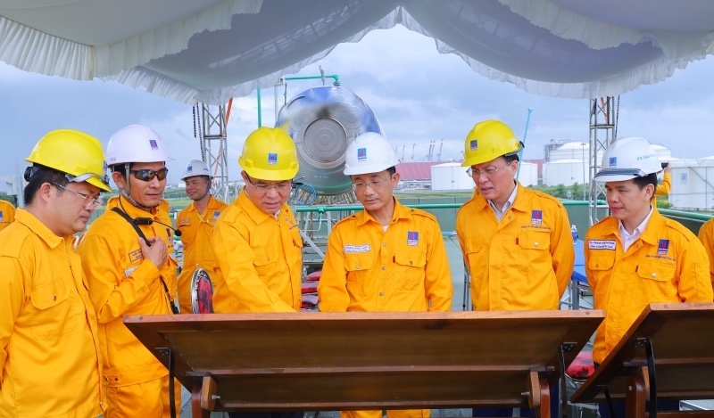 Trong suốt 50 năm qua cùng với quyết tâm chính trị “Một đội ngũ – Một mục tiêu”, toàn thể Petrovietnam đã đoàn kết, chung lòng thực hiện hiệu quả quản trị biến động công cuộc tái tạo kép (Ảnh: Petrovietnam)