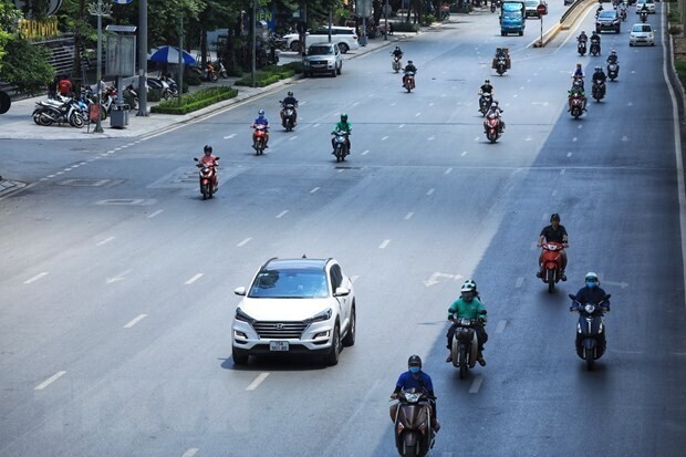 Hà Nội ngày nắng nóng, có nơi nắng gắt, chiều tối dự báo có mưa. Ảnh: ST