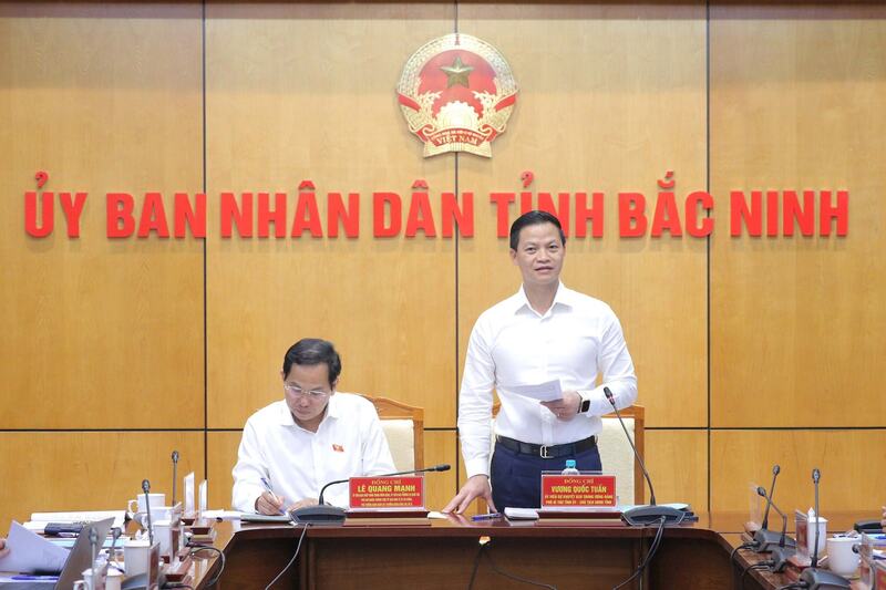 Chủ tịch UBND tỉnh Bắc Ninh Vương Quốc Tuấn phát biểu. Ảnh: Hồ Long