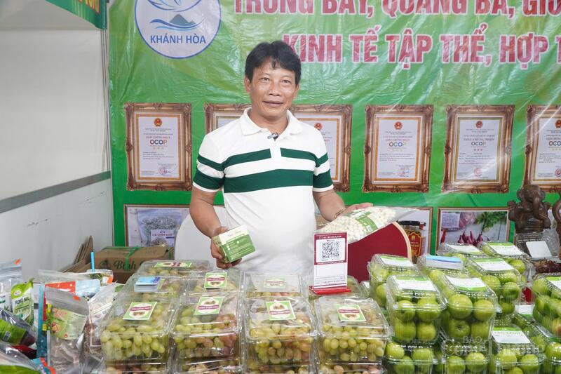 Ông Trần Cao Tiên, Giám đốc Hợp tác xã kinh doanh dịch vụ Xuân Hải.