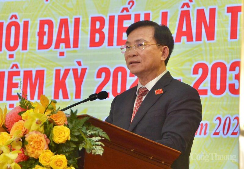 Chủ tịch UBND tỉnh Hồ Văn Mười phát biểu tại đại hội