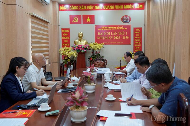 Quang cảnh buổi làm việc.