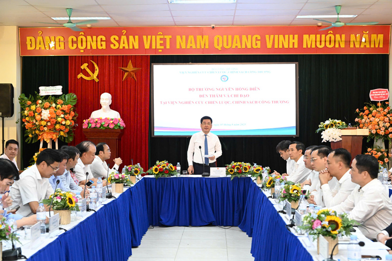 Bộ trưởng Nguyễn Hồng Diên làm việc với Viện Nghiên cứu Chiến lược, Chính sách Công Thương