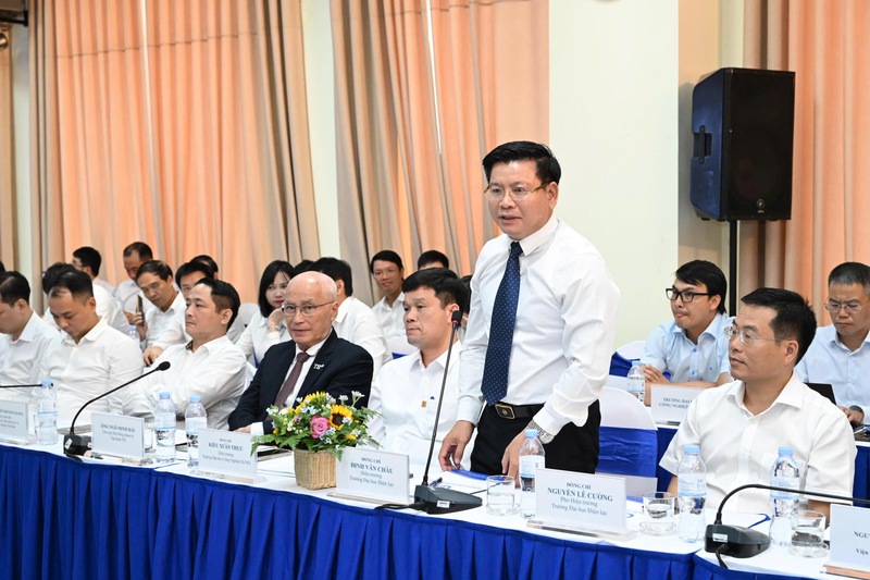 PGS.TS Đinh Văn Châu, Hiệu trưởng Trường Đại học Điện lực. Ảnh: Cấn Dũng