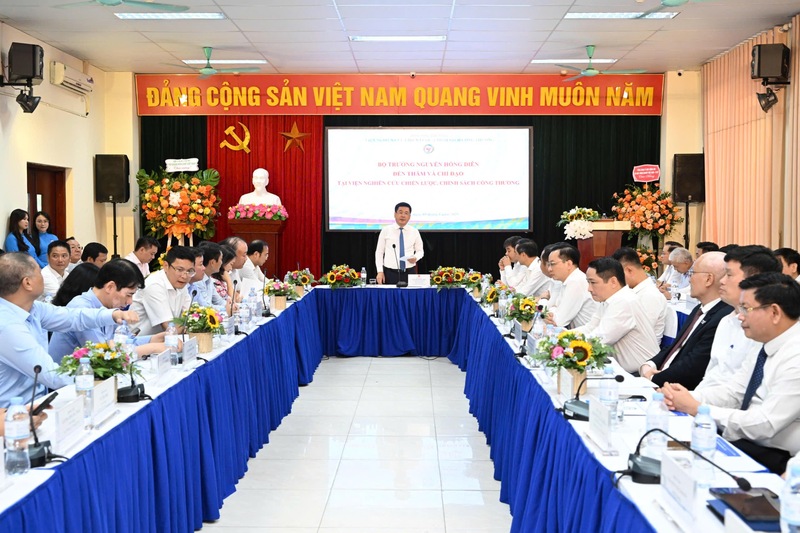 Toàn cảnh buổi làm việc. Ảnh: Cấn Dũng