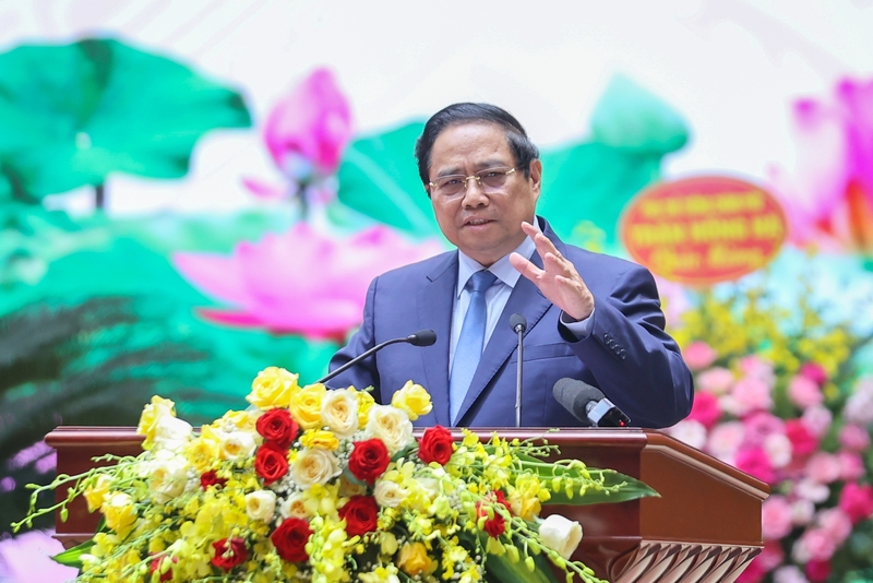 Thủ tướng yêu cầu Bộ Xây dựng cần có những giải pháp đột phá phát triển các phương thức giao thông, thúc đẩy giao thông xanh và đô thị thông minh. Ảnh: VGP/Nhật Bắc