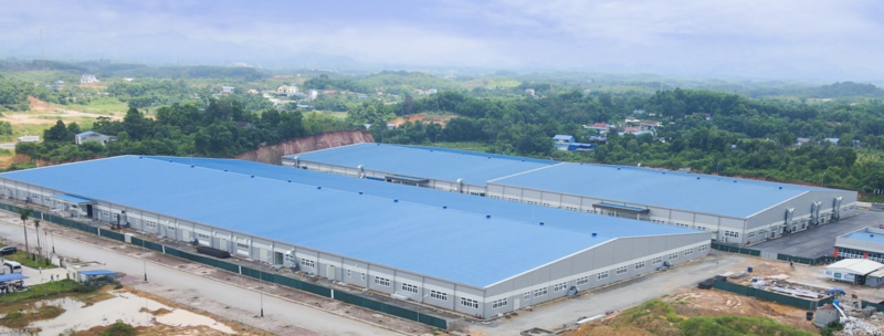 Hệ thống điện mặt trời áp mái tại nhà máy JNTC Vina (Phú Thọ), với công suất thiết kế lên tới 9,6 MWp được xem là một trong những dự án điện mặt trời áp mái quy mô lớn nhất khu vực. Ảnh: Bình An
