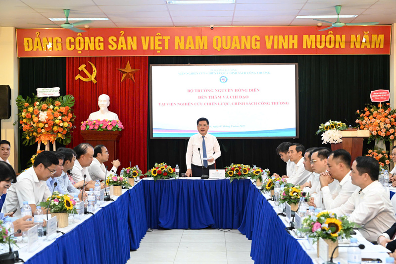Bộ trưởng Nguyễn Hồng Diên phát biểu chỉ đạo tại buổi làm việc