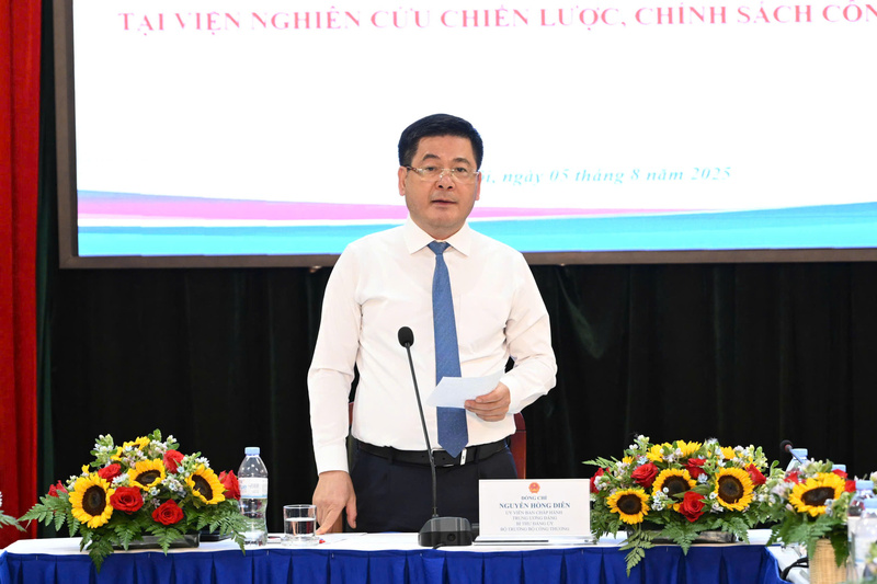 Bộ trưởng Nguyễn Hồng Diên phát biểu tại buổi làm việc