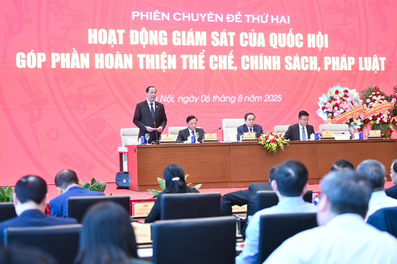 Phó Chủ tịch Quốc hội Trần Quang Phương phát biểu