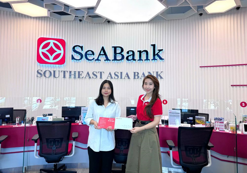 Em Nguyễn Thu Trang, tân sinh viên Trường Đại học Thương mại bày tỏ lòng biết ơn khi nhận được sự quan tâm từ Ngân hàng SeABank