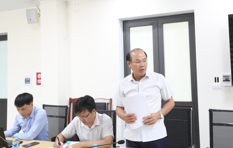 Lãnh đạo Sở Công Thương Hà Tĩnh bày tỏ kiến nghị đến đại diện Bộ Công Thương. Ảnh: Trọng Tùng