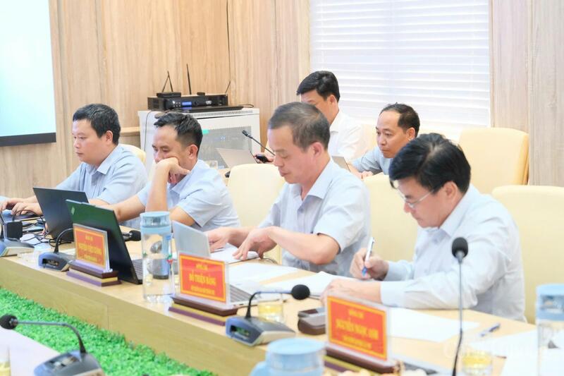 Các đại biểu tham dự buổi làm việc. Ảnh: Lê Sơn