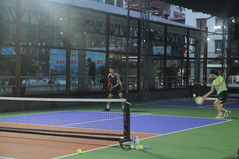 Pickleball đã vào đang trở thành một trong những xu hướng thể thao thu hút rất nhiều người tham gia hiện nay.