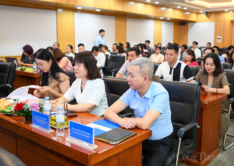Các đại biểu là đại diện lãnh đạo các đơn vị trực thuộc Bộ Công Thương tại chương trình.