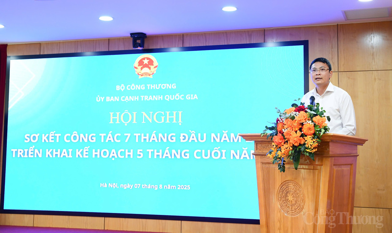 Đồng chí Trịnh Anh Tuấn, Chủ tịch Ủy ban Cạnh tranh Quốc gia phát biểu tại chương trình.