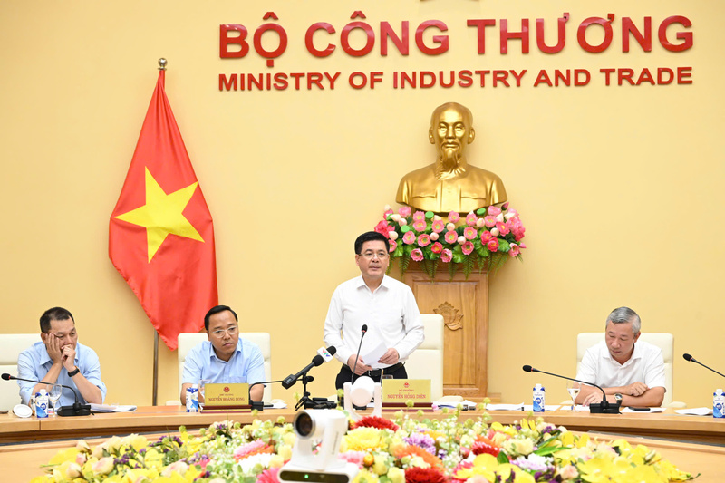 Tại cuộc họp , Bộ trưởng Nguyễn Hồng Diên đã yêu cầu các đơn vị thực hiện 6 nhóm giải pháp. Ảnh: Cấn Dũng