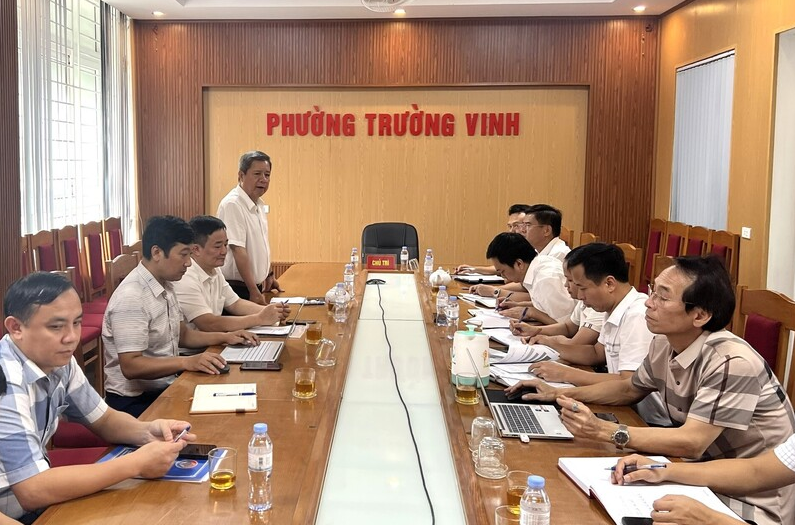 Ông Bùi Quốc Hùng, Phó Cục trưởng Cục Điện lực phát biểu ý kiến tại buổi làm việc với các xã, phường tại Nghệ An. Ảnh: Bộ Công Thương
