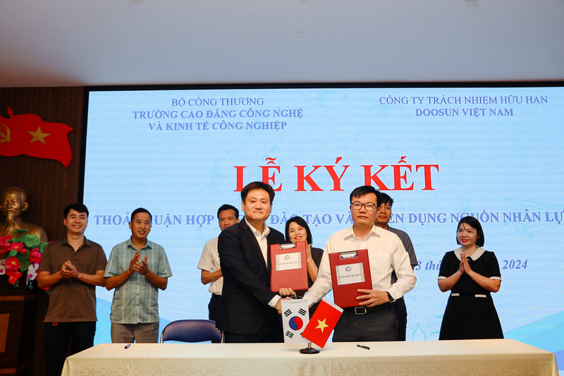 Trường Cao đẳng Công nghệ và Kinh tế Công nghiệp ký kết hợp tác đào tạo và tuyển dụng nhân lực với Công ty TNHH Doosun Việt Nam