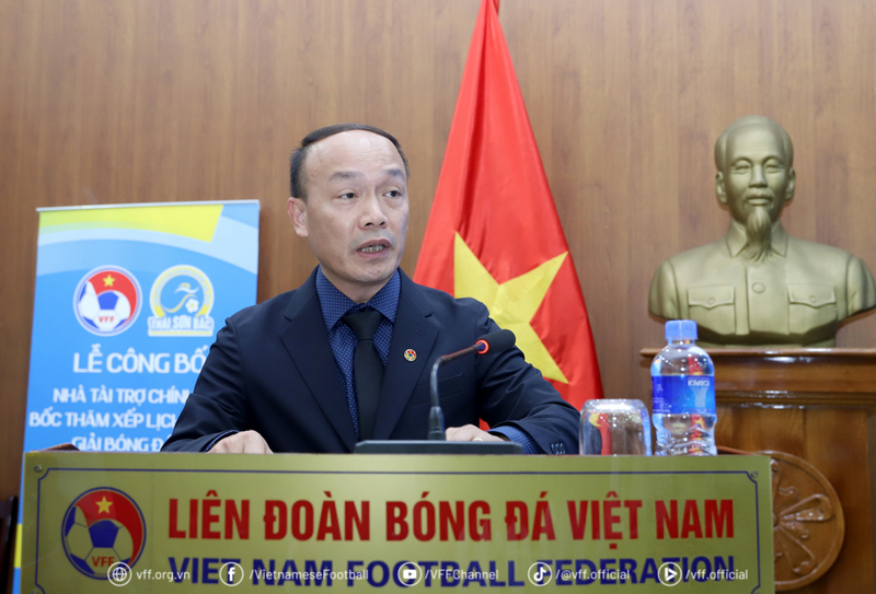 Ông Nguyễn Văn Phú, Tổng Thư ký Liên đoàn bóng đá Việt Nam phát biểu tại buổi lễ. Ảnh: VFF