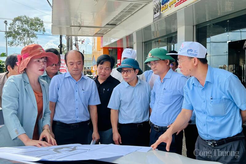 Đoàn công tác đã đi kiểm tra tại Dự án Cải tạo nút giao thông Phù Đổng