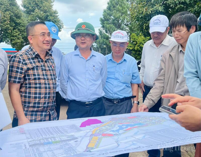 Đoàn công tác kiểm tra tại Dự án Đường trục chính kết nối Khu đô thị CK54, Khu công nghiệp Trà Đa đến trung tâm phường Pleiku và xã Biển Hồ