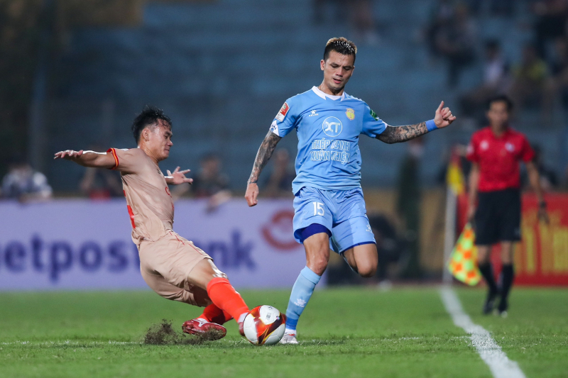 Trận đấu kịch tính giữa Công an Hà Nội và Nam Định FC đã kết thúc với phần thắng nghiêng về đại diện Thủ đô. Ảnh: T.H