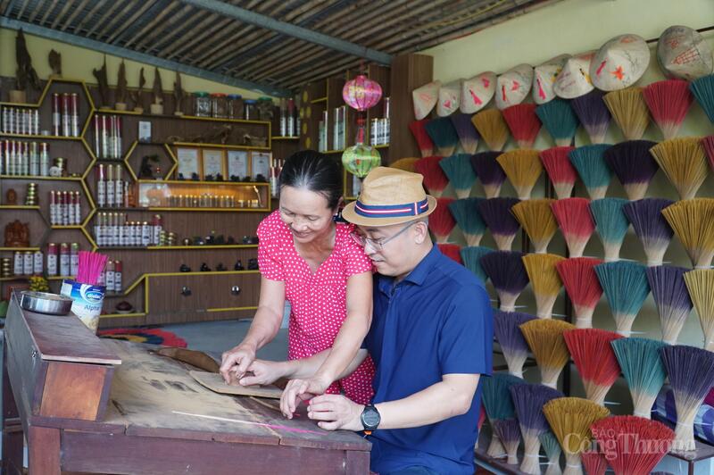 Trải nghiệm nghề làm nhang truyền thống tại cơ sở sản xuất nhang sạch Phố Hội (phường Hội An, thành phố Đà Nẵng)