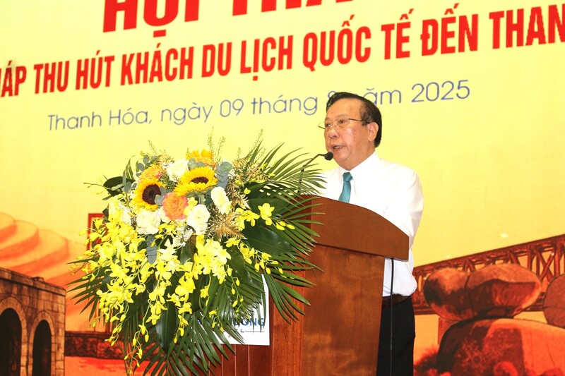 Chủ tịch Hiệp hội Du lịch tỉnh Thanh Hóa Lê Xuân Thảo phát biểu tại hội thảo