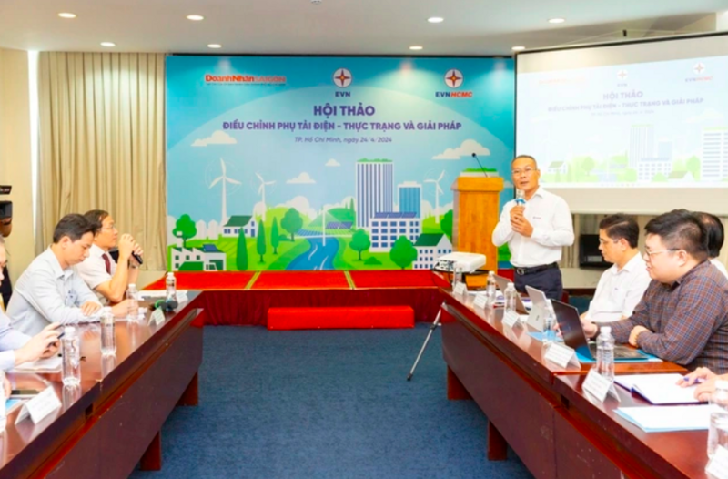 Bên cạnh các hoạt động tuyên truyền, EVNHCMC còn phối hợp tổ chức nhiều hội thảo phổ biến về sử dụng điện tiết kiệm, hiệu quả. Ảnh: EVNHCMC
