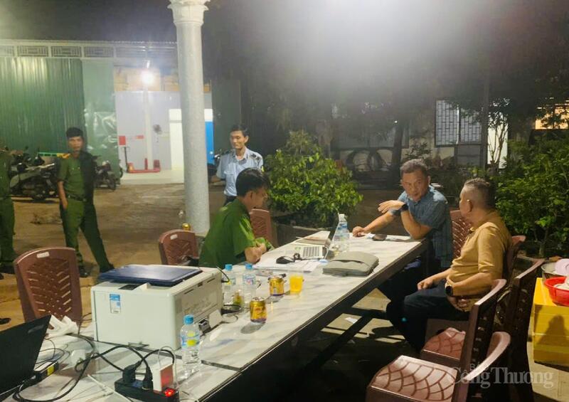 Lực lượng chức năng mất rất nhiều thời gian để tiếp cận cũng như xử lý vụ việc