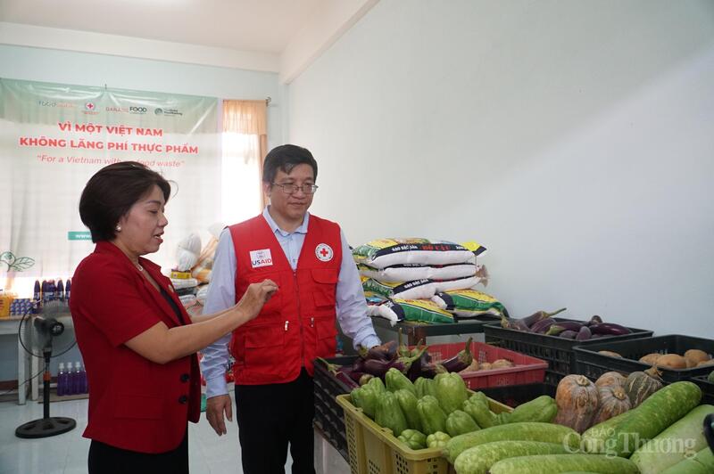 Theo bà Lê Thị Như Hồng, Chủ tịch Hội Chữ thập đỏ Đà Nẵng, kho thực phẩm cộng cộng Đà Nẵng không chỉ là nơi cung cấp thực phẩm cho những người cần, mà còn là nơi kết nối tình người, lan tỏa những giá trị nhân văn tốt đẹp, tinh thần tương thân tương ai của dân tộc